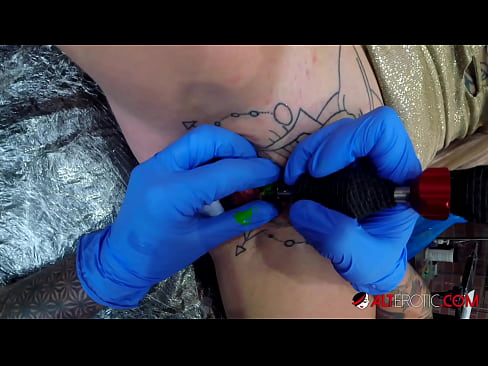 ❤️ Musikana ane nyora zvakanyanya Sully Savage akawana tattoo pa clitoris yake Zvinonyadzisira fb ❤